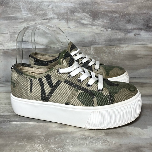 Steve Madden Shoes - Steve Madden EMMI Platform Sneaker Camo Size 6.5M